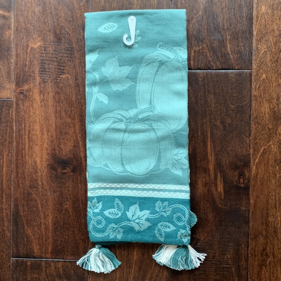 NWT Tassel Pumpkin and Ivy Print Kitchen Towel - Picture 8 of 14